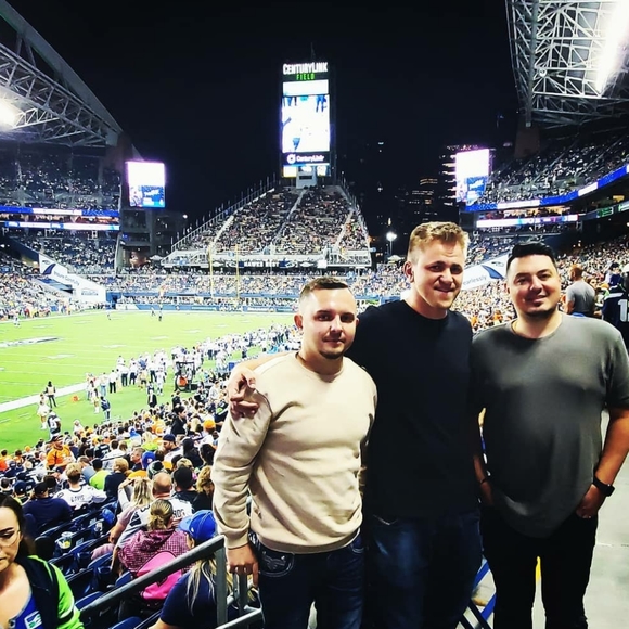 Meet your Posher, Alex - Picture 5 of 11